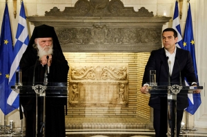 საბერძნეთი მღვდლებს საჯარო მოხელის სტატუსს ჩამოართმევს და ხელფასს აღარ გადაუხდის