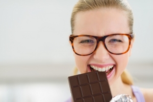 10 მიზეზი რის გამოც მეტი შოკოლადი უნდა მიირთვათ