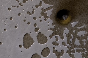 მარსზე არსებულ უცნაური ხვრელის წარმომავლობას NASA ვერ ხსნის