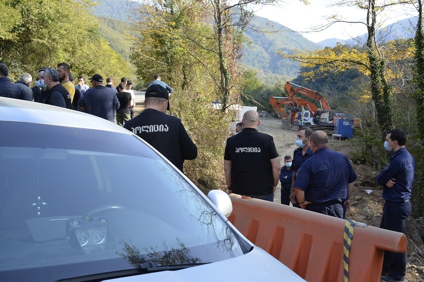 პოლიციამ დაშალა აქცია ჟონეთში, სადაც ნამოხვანის ჰესების მშენებლობას აპროტესტებენ