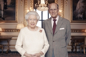 დედოფალმა ელისაბედმა და პრინცმა ფილიპმა ქორწინების 70 წლის იუბილეს ფოტო მიუძღვნეს