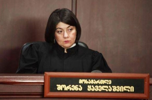 „რუსთავი 2“-ის საქმის მოსამართლემ სხვა მოსამართლეებზე 2-ჯერ მეტი დანამატი აიღო