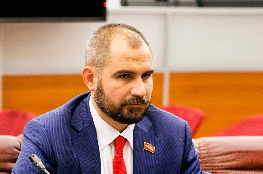 რუსეთის პრეზიდენტობის კანდიდატი ოკუპირებულ ცხინვალში ჩავიდა