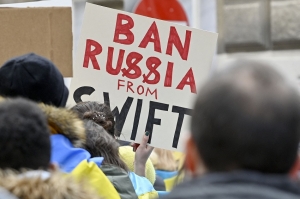 მოკავშირეებმა, სანქციების ფარგლებში, რუსული ბანკებს SWIFT-ის სისტემიდან გათიშვა დააანონსეს