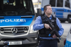 გერმანიაში ტერორიზმში ეჭვმიტანილი 10 პირი დააკავეს