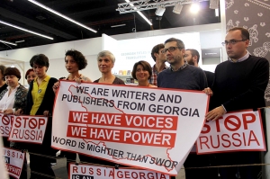 STOP RUSSIA - ქართველი გამომცემლებისა და მწერლების აქცია ფრანკფურტის წიგნის ბაზრობაზე